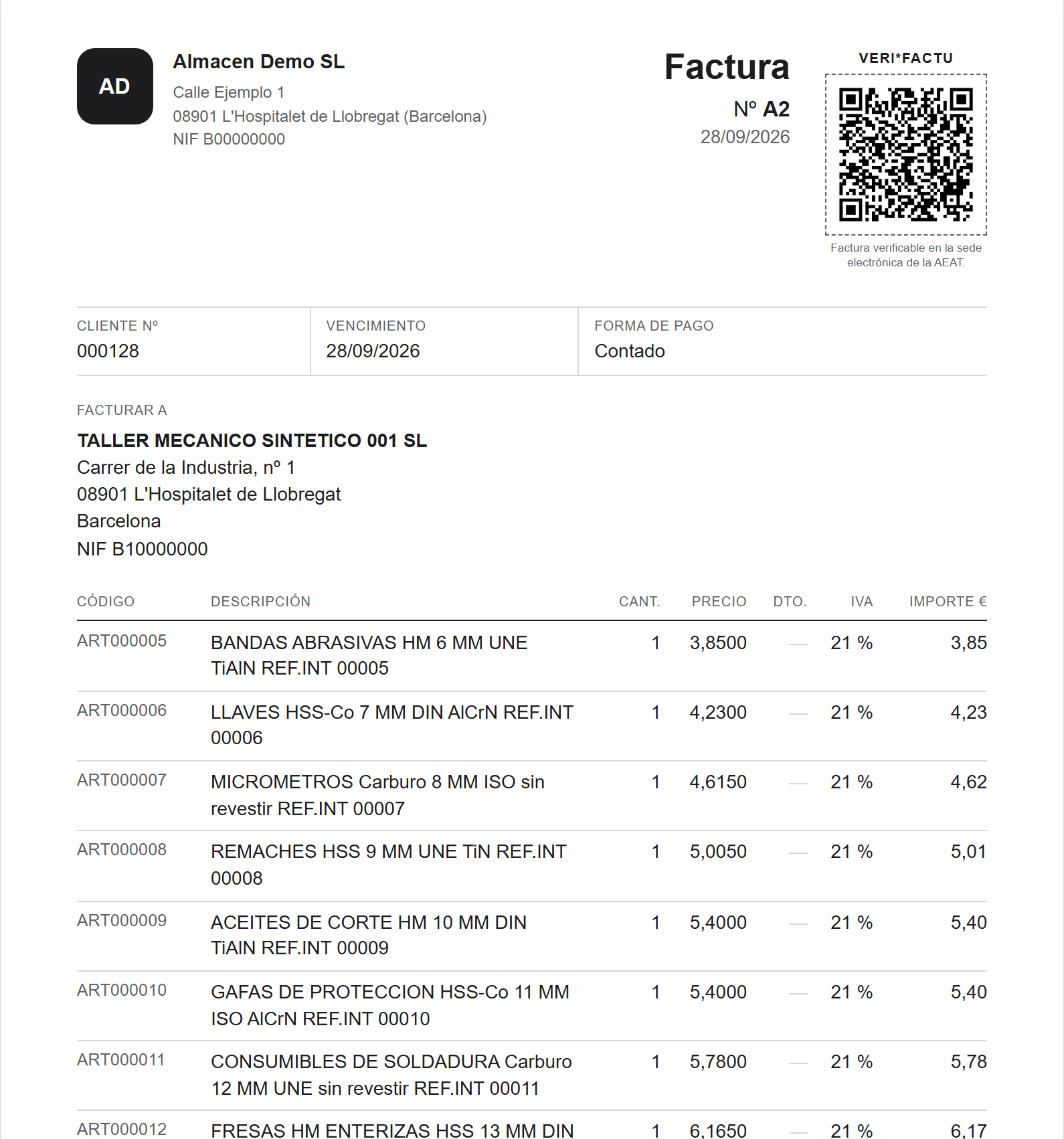 Factura emitida con el código QR de VeriFactu, las líneas de artículos y el total con IVA.